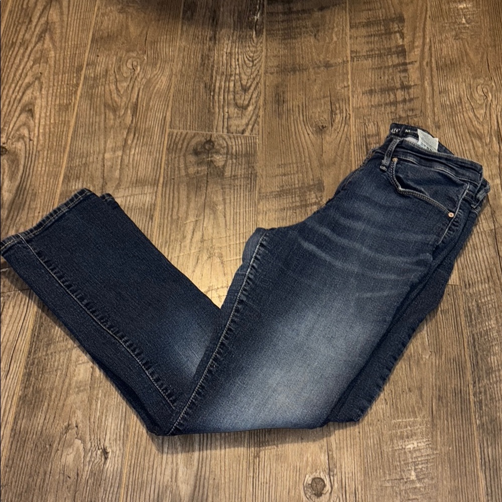 Women’s Levi’s 30/32. Signature Blue Straight Leg Jeans with Modern Fading